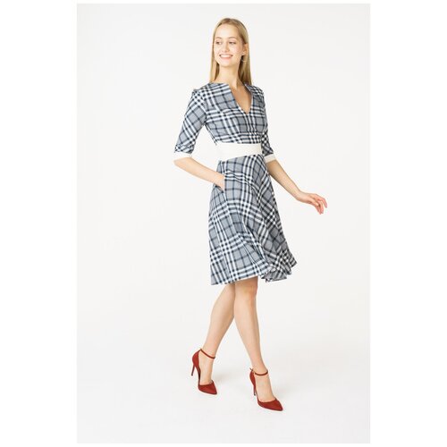 Клетчатое платье с треугольным декольте и рукавами три четверти Stella Di Mare Dress 977-17 Белый 42