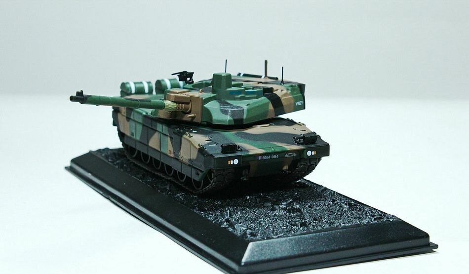 Масштабная модель 1/72, танк Leclerc T5 1997г. — фото 1