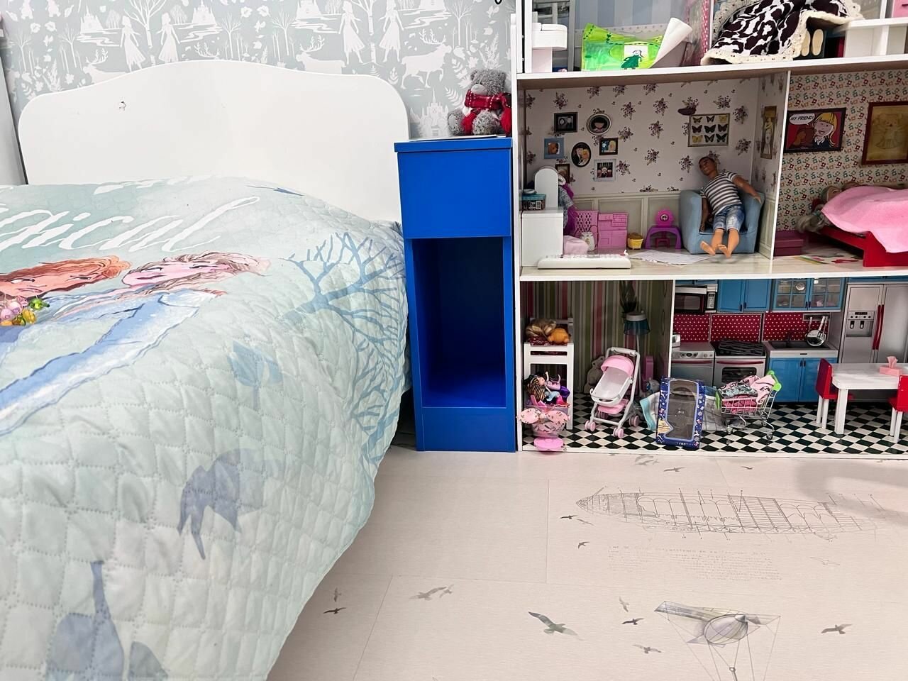 фото Тумба прикроватная, узкая синяя