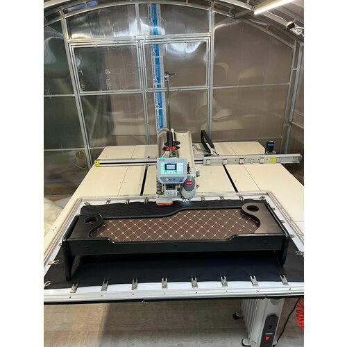 Стол-полка на торпеду для грузовика с подстаканниками Iveco Stralis Ивеко Стралис Узкая кабина Коричневая экокожа Бежевый ромб 8192₽