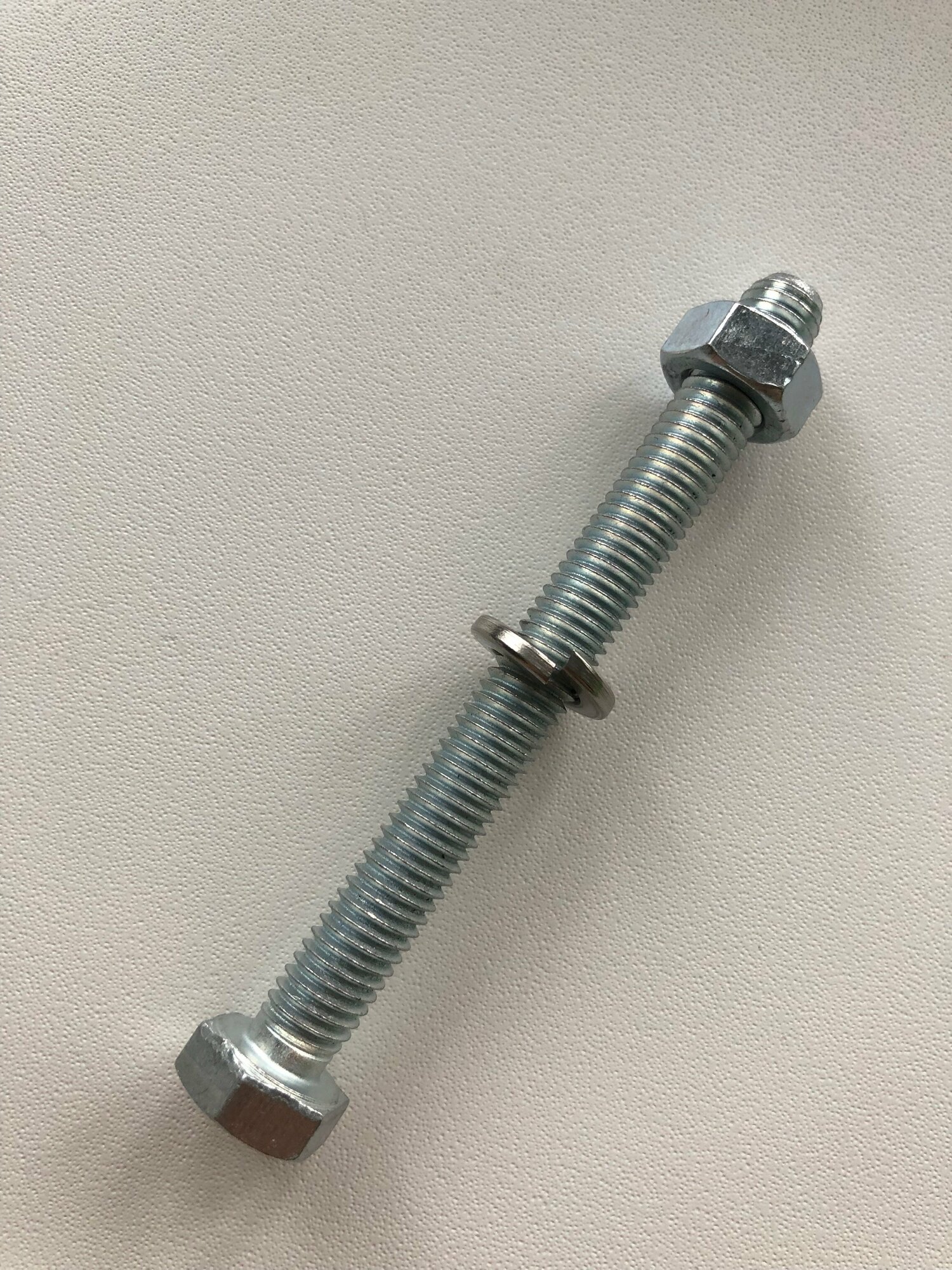 фото Болт М8х80 мм с гайкой и шайбой