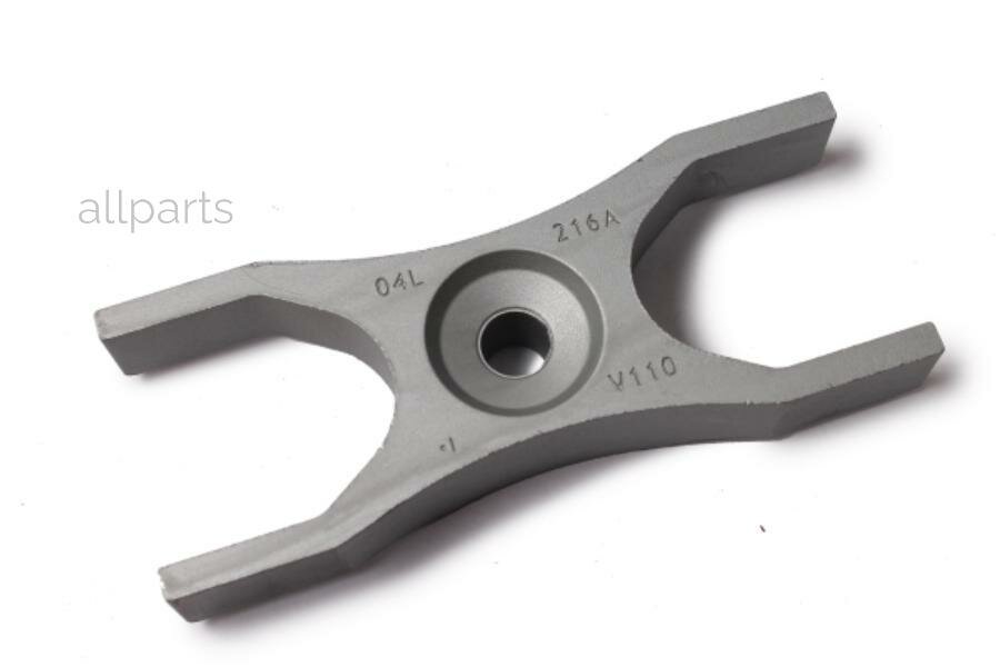 VAG 04L130216 кронштейн форсунки!\ VW Golf/Passat/Tiguan/Touran/Crafter 11>