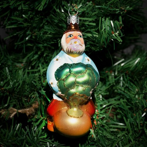 Изображение товара Игрушка на елку Фигурка "Дед с репкой"