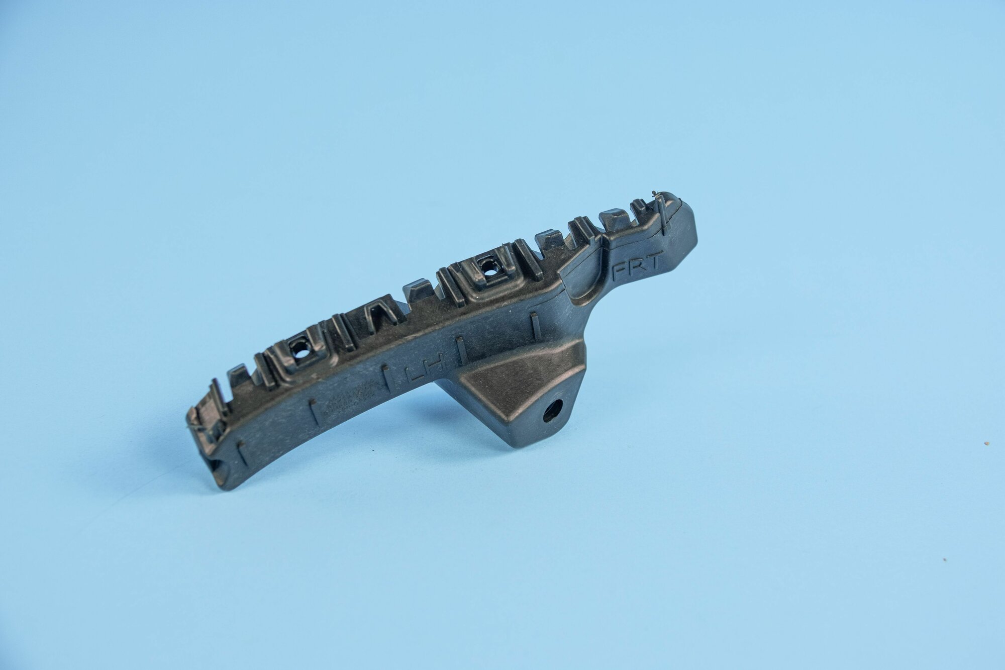 Кронштейн бампера Хендай Солярис 2 Hyundai Solaris 2017-2024 передний левый пластиковый крепление в бампер