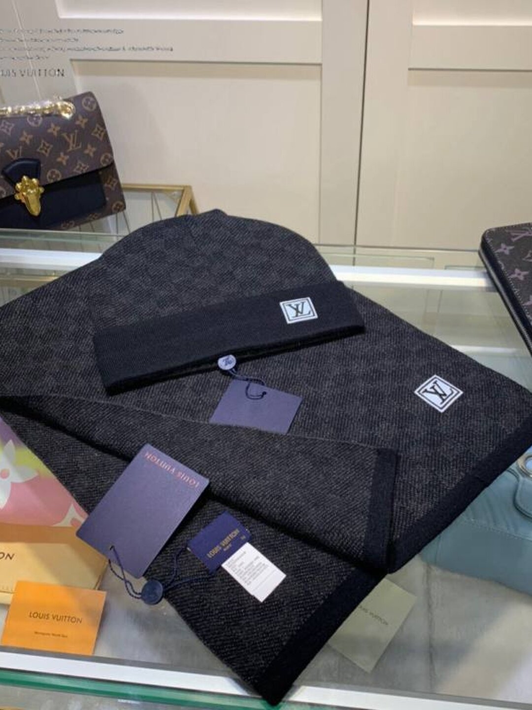 Шапка Louis Vuitton для взрослых и детей, размер 56-58, черный — фото 1