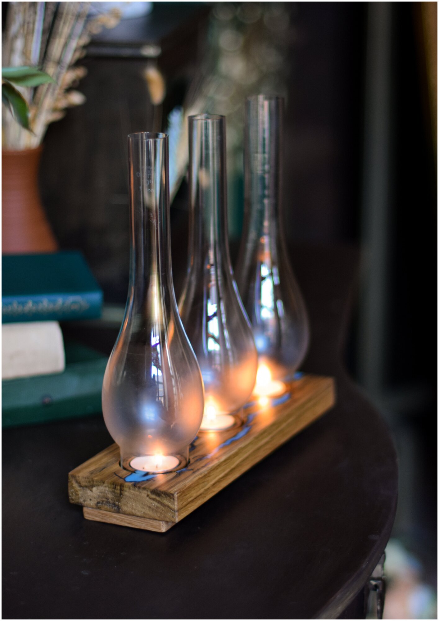 Подсвечник деревянный "Трио с лампой" 30х9,5 см. для чайной свечи (голубая молния) - фотография № 6