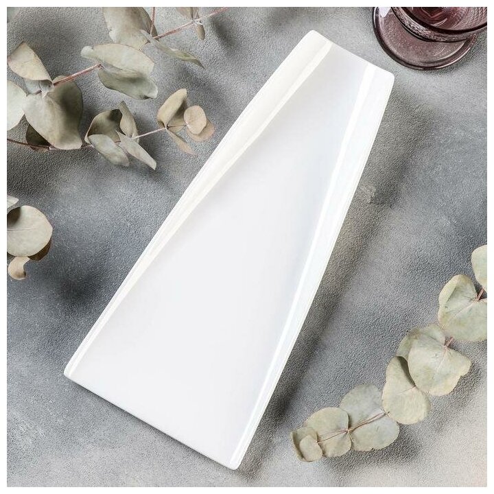 фото Блюдо фарфоровое Magistro «Бланш», 30×14×4,5 см, цвет белый