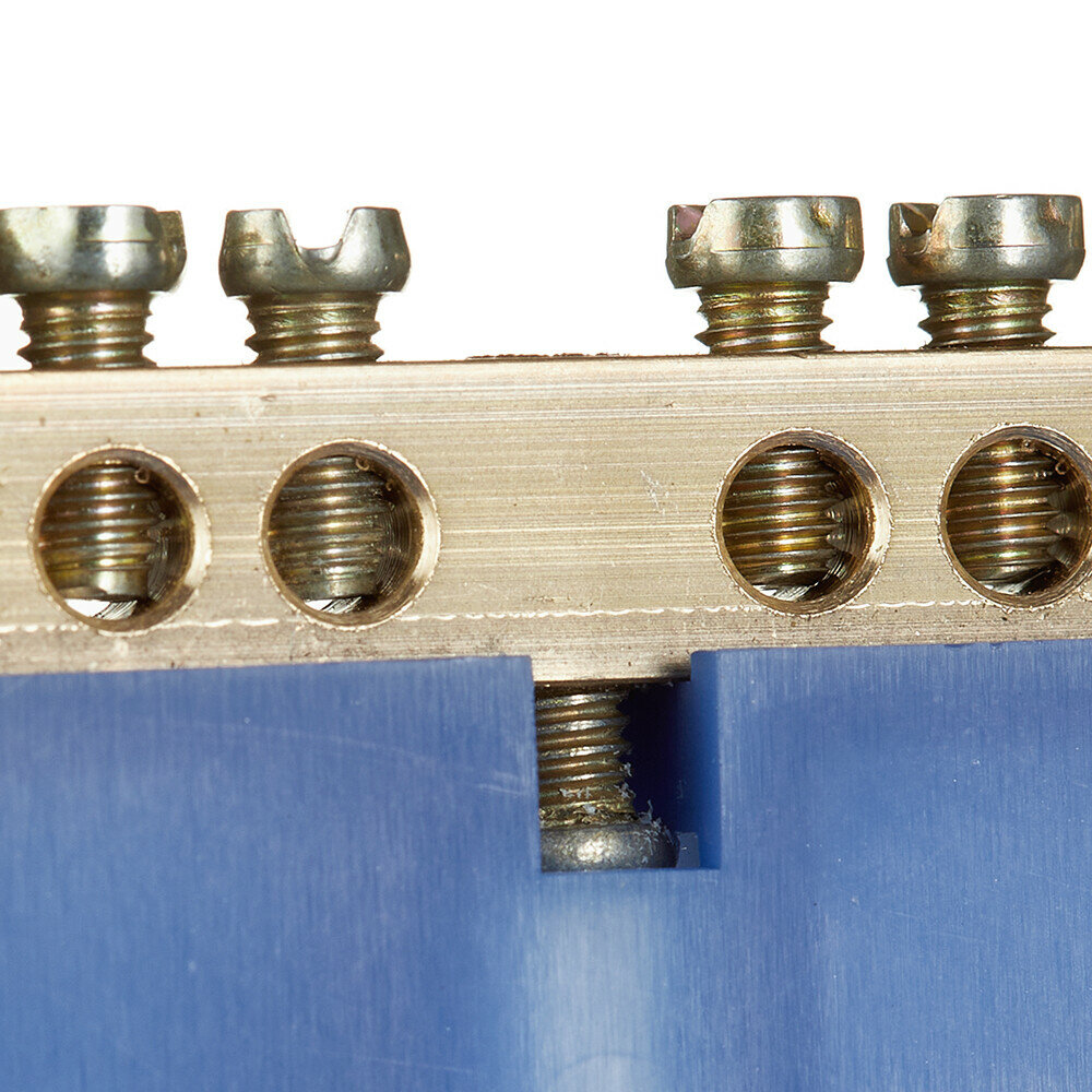 Шина 0 N (6х9мм) 8 отверстий латунь синий изолятор на DIN-рейку розничный стикер EKF PROxima