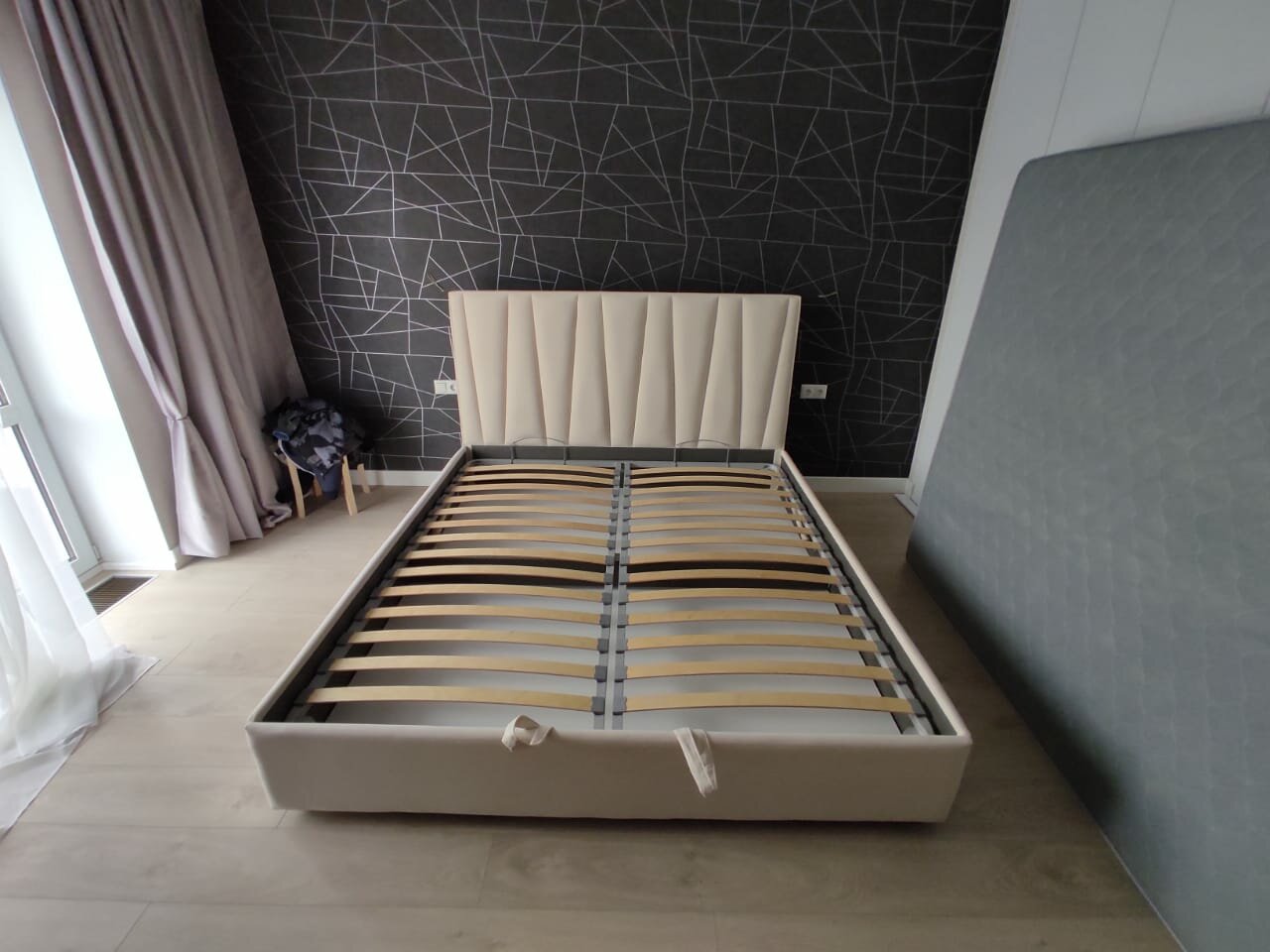Кровать "Кармен 180x200", Прима Велюр, бежевая, с подъемником, 1 ящик
