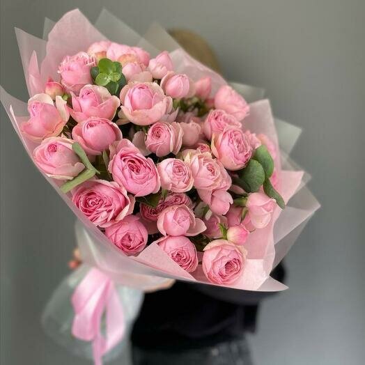 Букет из розовых кустовых роз "Мэнсфилд Парк" от Di_FlowersLab размер L
