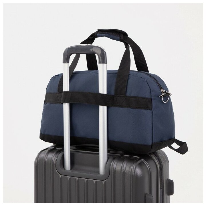Сумка спортивная на молнии, наружный карман, держатель для чемодана, цвет синий - фотография № 4