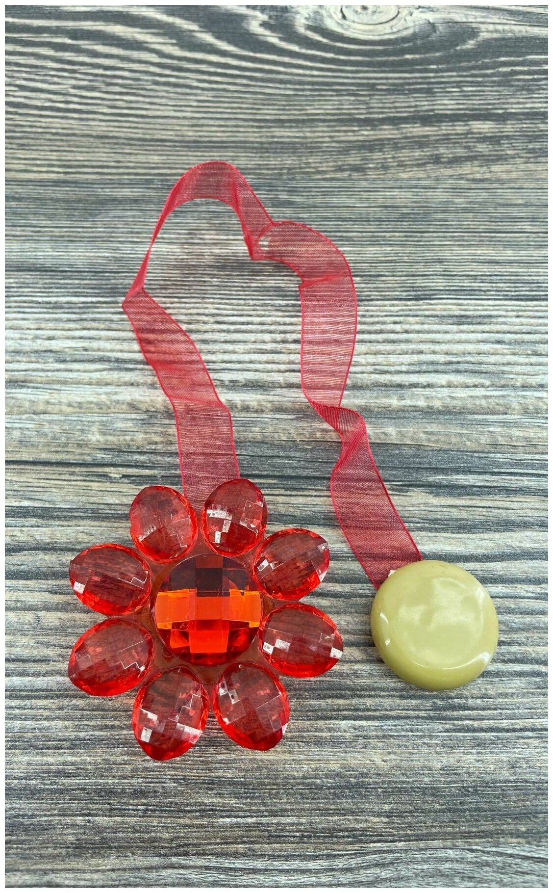 фото Подхват для штор на магнитах. Магнитный держатель для штор "Стеклянный цветок ", красный