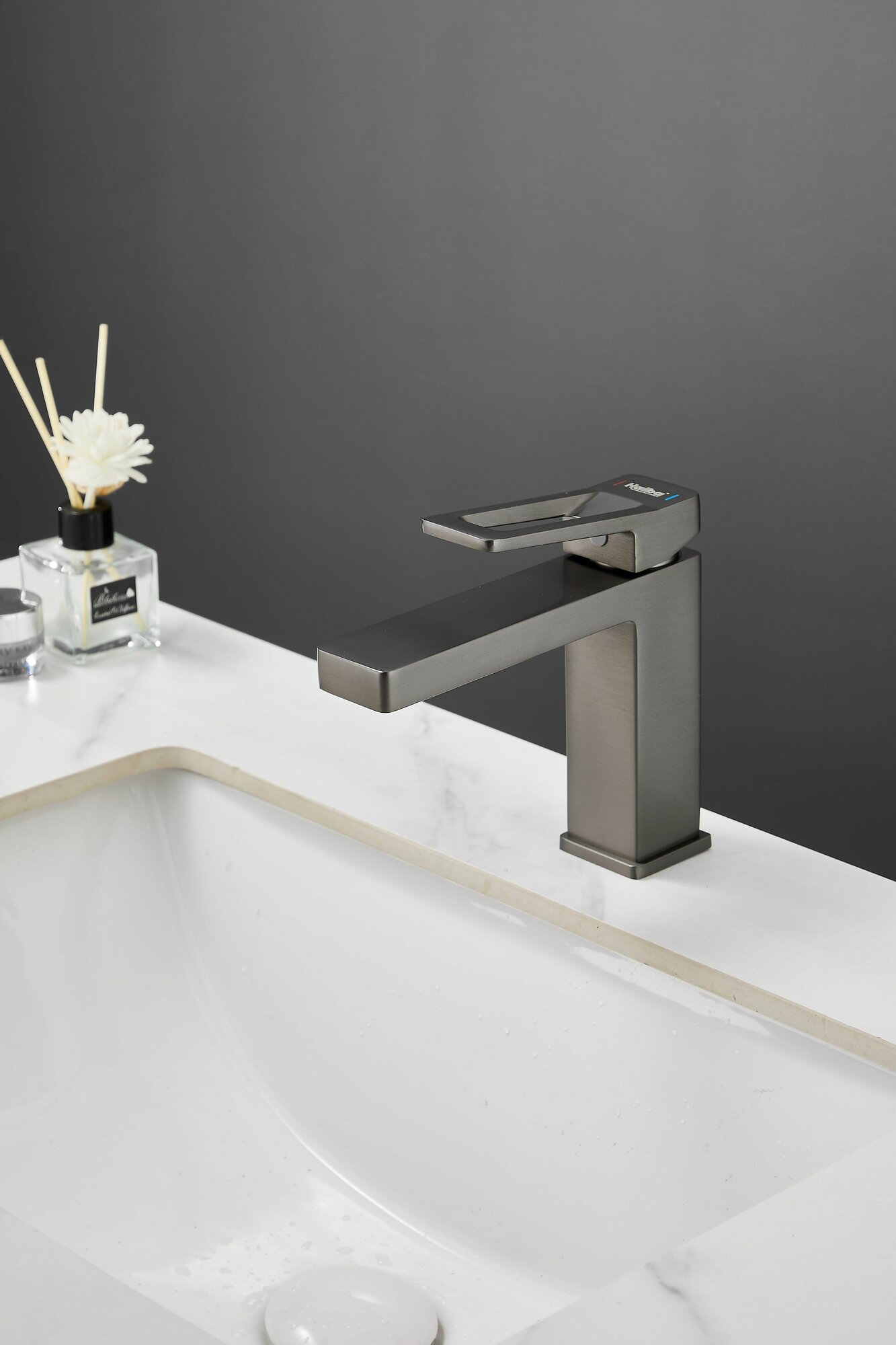 Смеситель монолитный для раковины латунный, кран для умывальника серый HAIBA HB10732-3