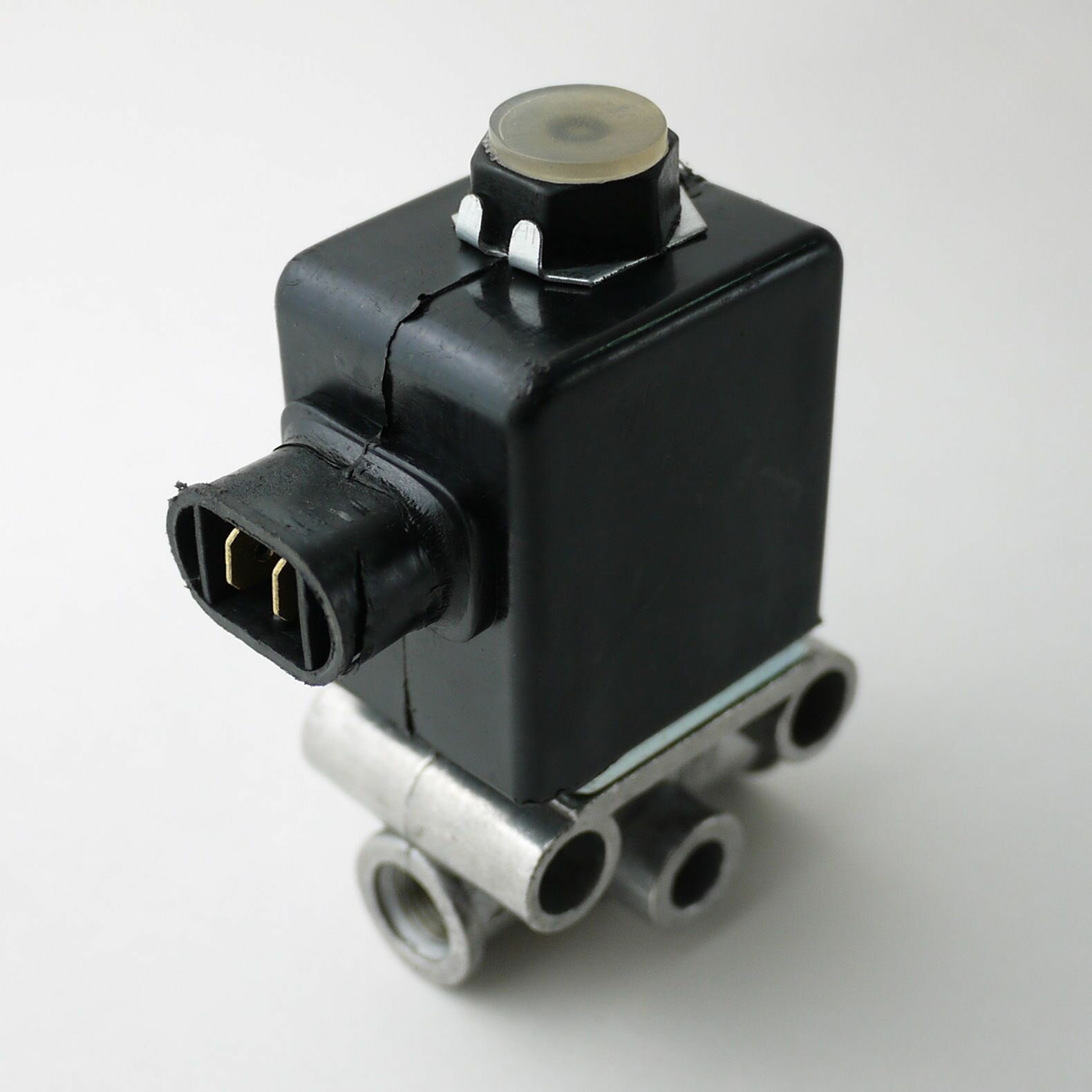 Электромагнитный клапан на КАМАЗ КЭМ-10 (квадратный) арт. - 5320-3721500-01