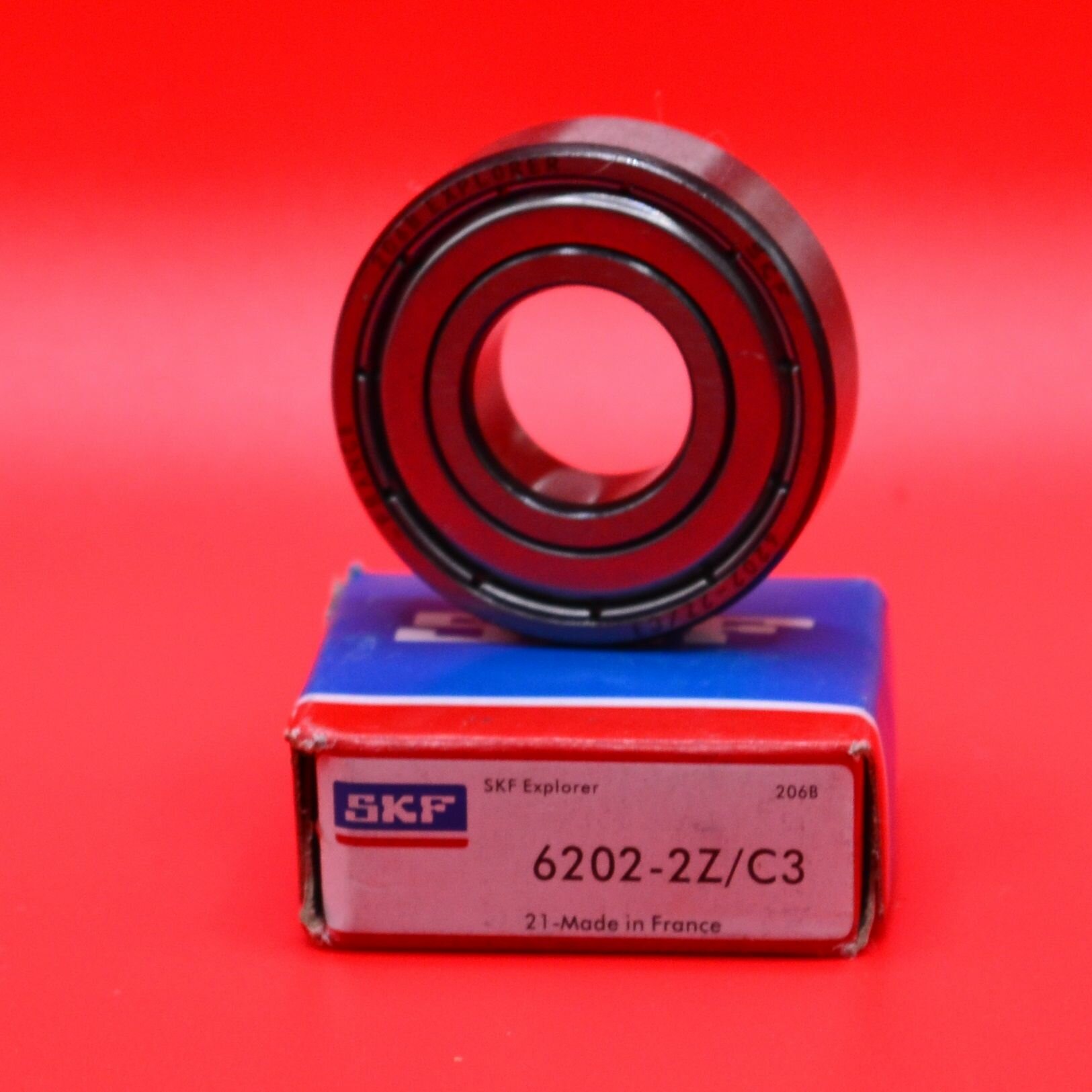 Подшипник SKF 6202-2Z/C3  производство Франция размеры 15x35x11 мм.