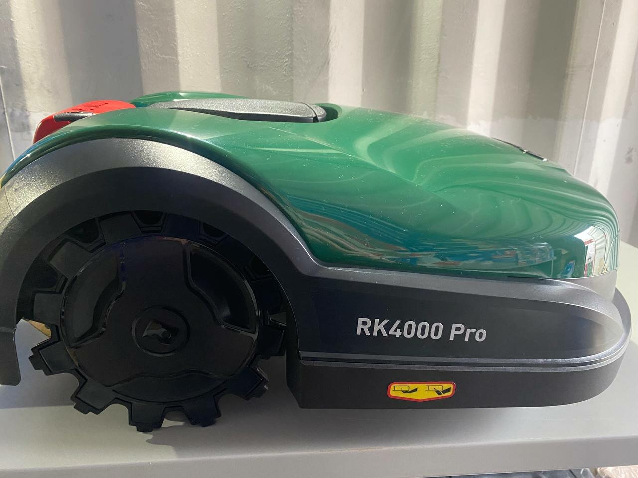 Изображение Robomow RK4000Pro - робот-газонокосилка