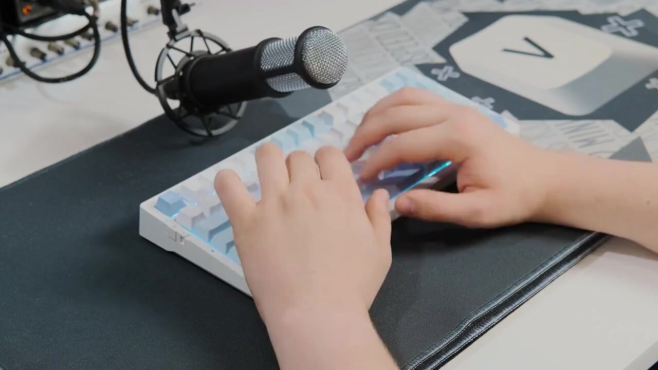 Беспроводная игровая механическая клавиатура Mchose G75 PRO, RGB подсветка, русская гравировка, White/Blue — фото 1