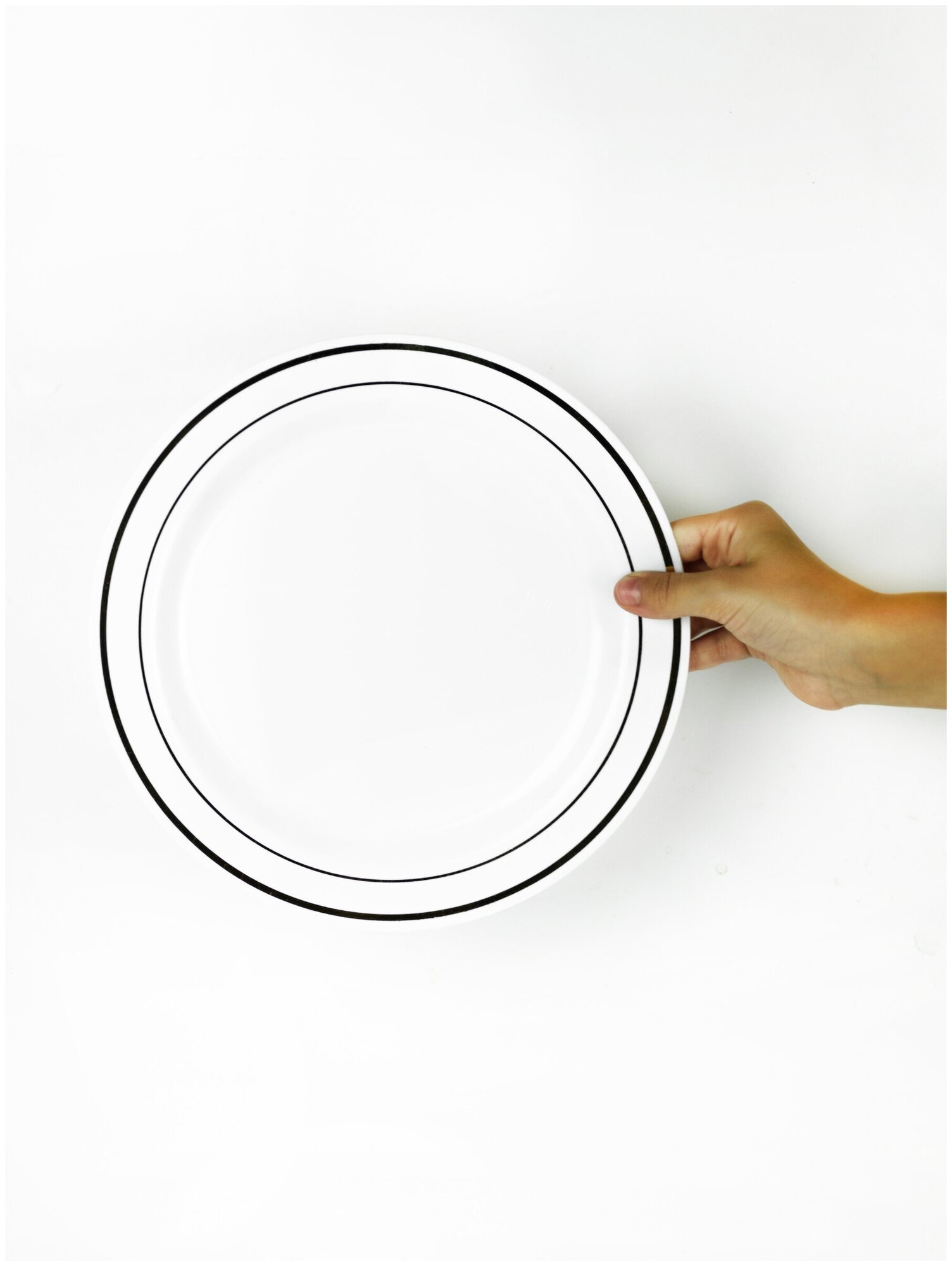 Тарелка одноразовая пластиковая диаметр 23 см металлизированная кайма золото 10 штук - фотография № 2