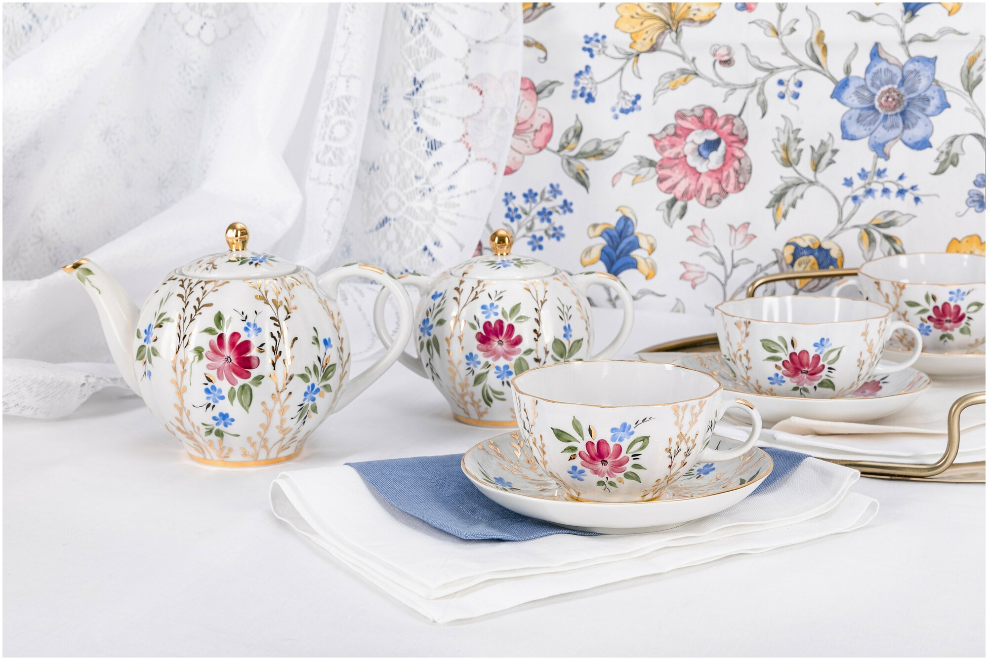 фото Сервиз чайный. Императорский фарфоровый завод. Форма "Тюльпан", рисунок "Золотые травки". 14 предметов.