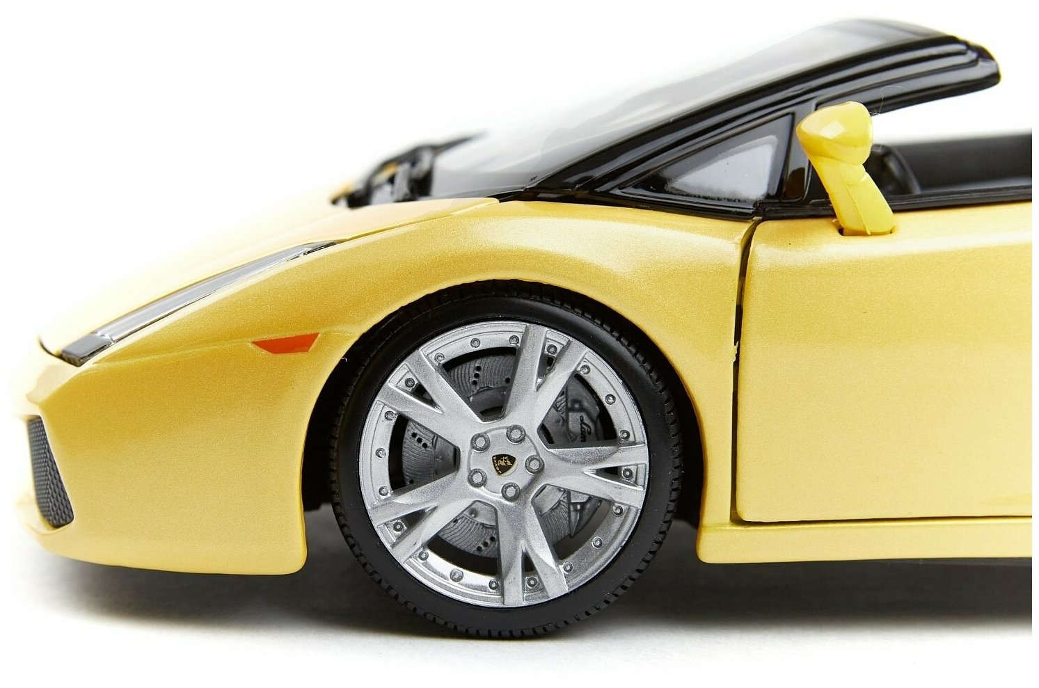 Bburago Коллекционная машинка 1:18 Lamborghini Gallardo Spyder, 18-12016, желтая - фото №11