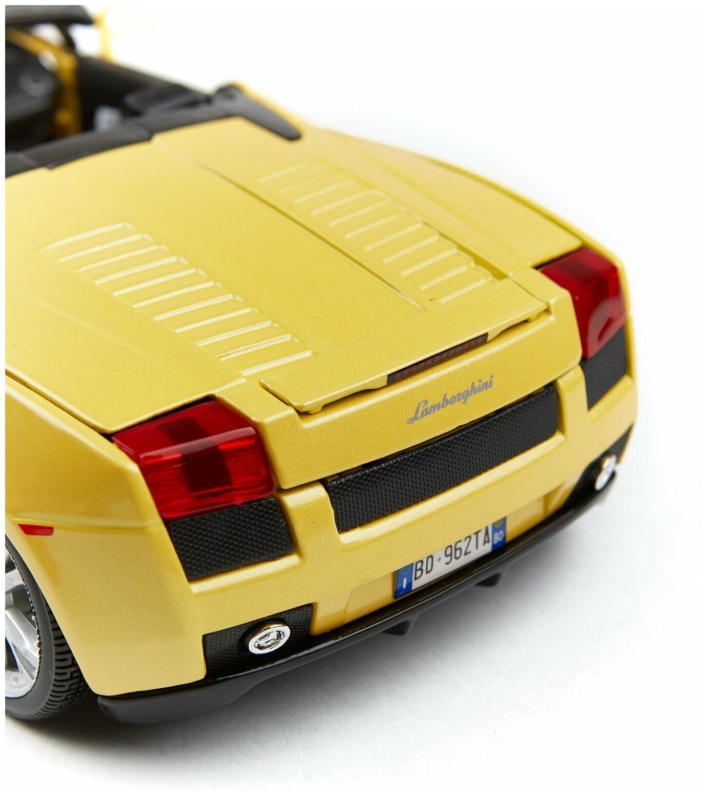 Bburago Коллекционная машинка 1:18 Lamborghini Gallardo Spyder, 18-12016, желтая - фото №10