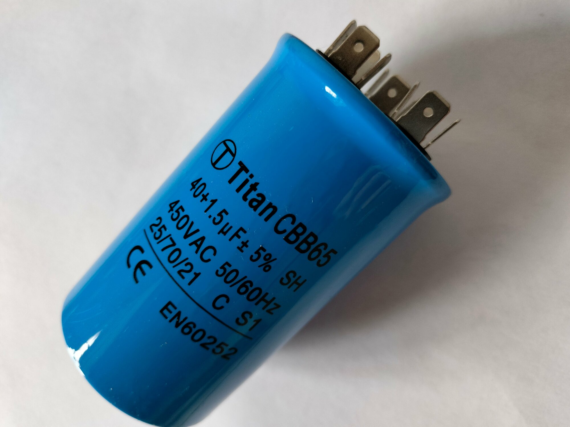 40+1,5мкф 450VAC 5% (50х85) CBB65-C (3 выв.) 12 клемм, конденсатор для кондиционеров TITAN 826-145 — фото 1