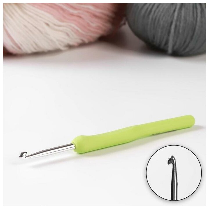 Крючок для вязания, с пластиковой ручкой, d = 4,5 мм, 14 см, цвет салатовый./В упаковке шт: 1