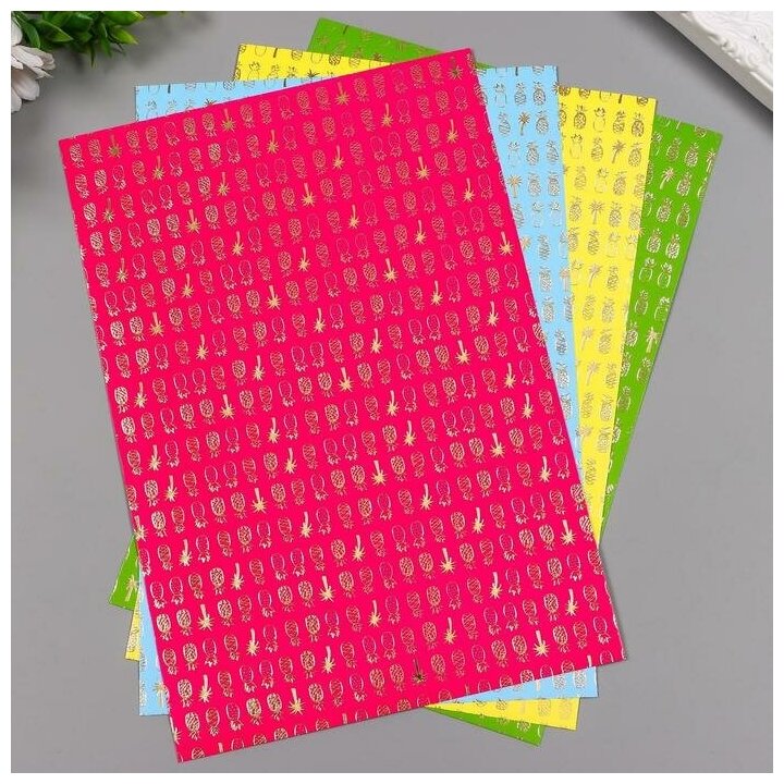 Цветной поделочный картон с тиснением (набор 4 листа) 4 цв 