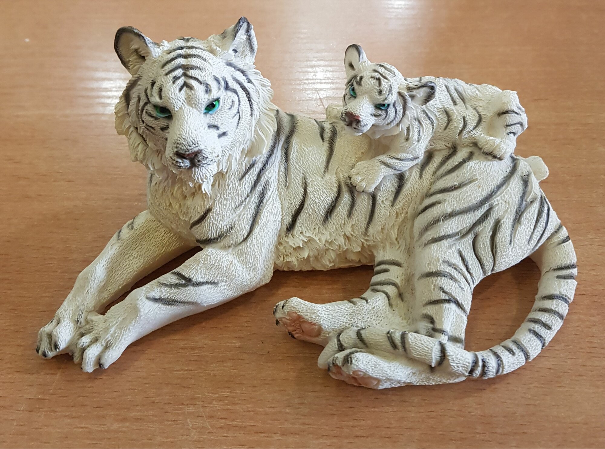 Статуэтка декоративная "Тигр белый с тигренком" 10х17х10см, полистун, 4530