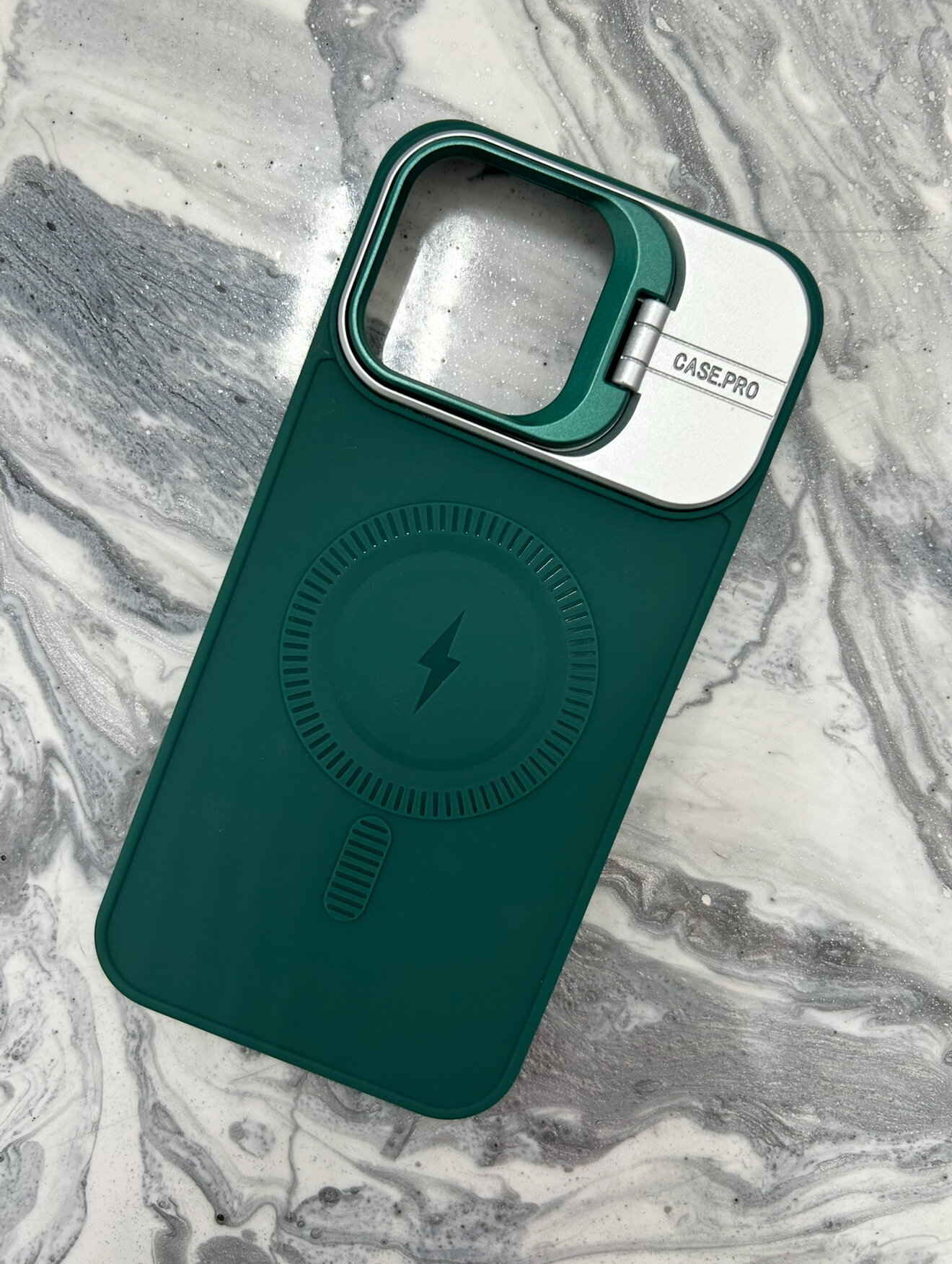 Чехол на айфон 16 про Макс с MagSafe и подставкой зеленый - Чехол iPhone 16 Pro Max зеленый — фото 1
