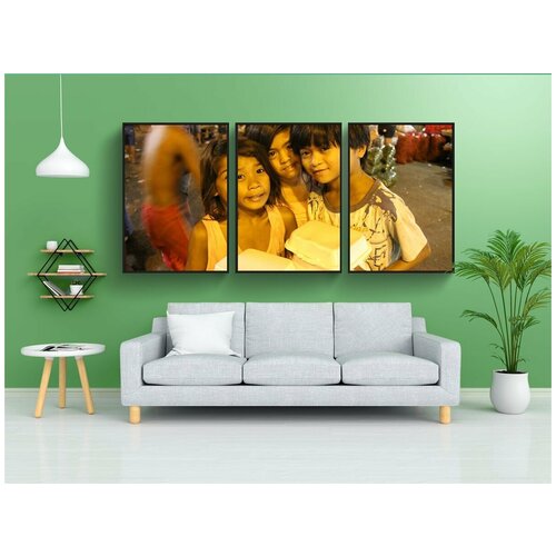 фото Набор модулных постеров для интерьера "бедность, помощь, ребенок" 60x90 см. в тубусе, без рамки lotsprints