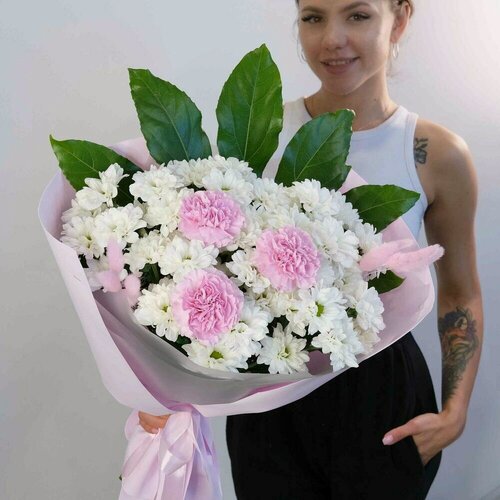 Изображение товара Букет живых цветов Хризантемы и диантусы в пышном букете "Зайка моя"