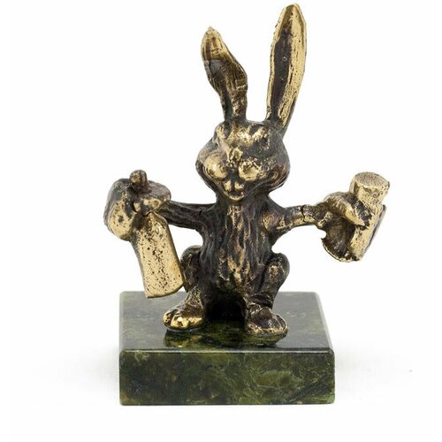 Бронзовая статуэтка Кролик с бутылкой