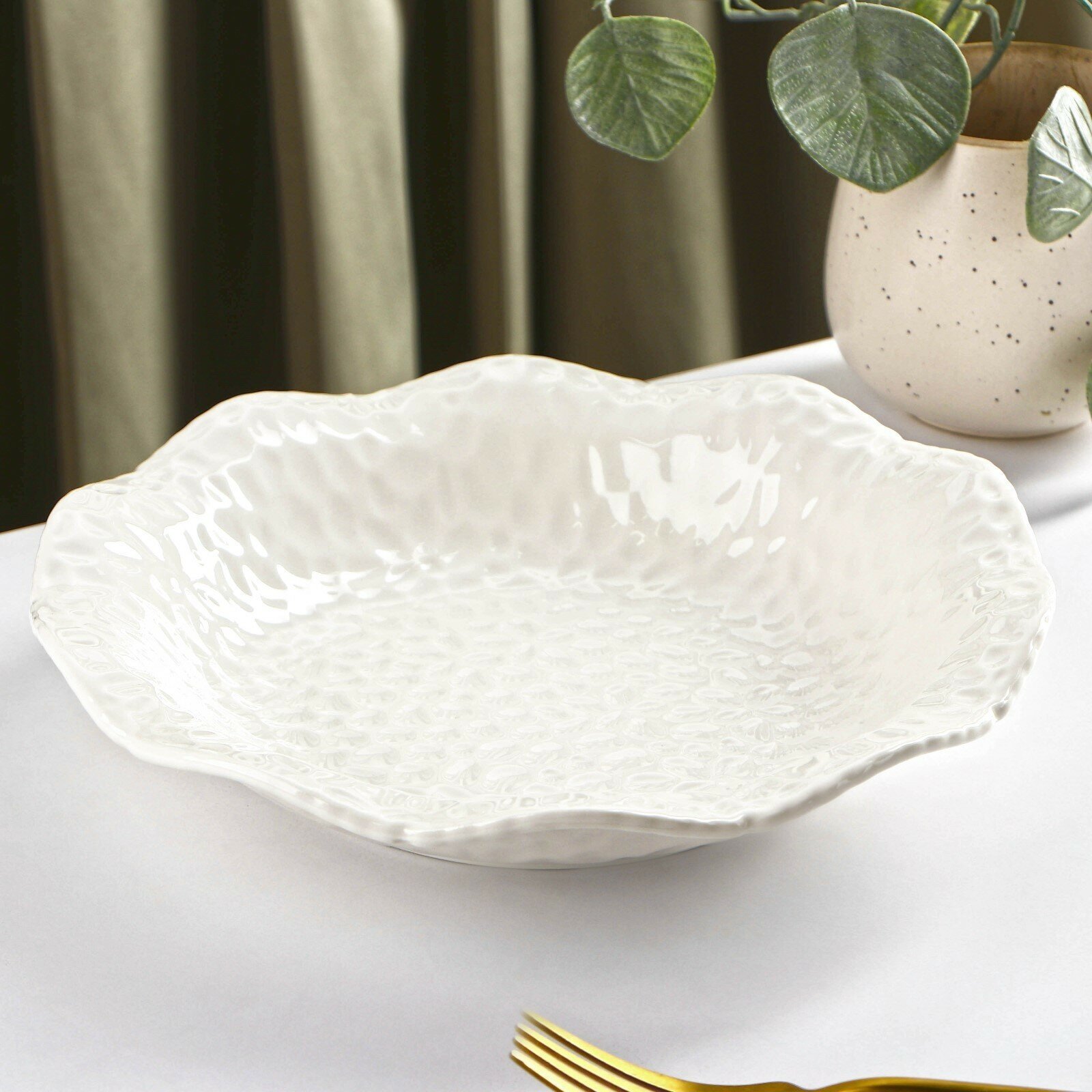 Тарелка керамическая десертная "Воздушность", 500 мл, d=23 см, цвет белый