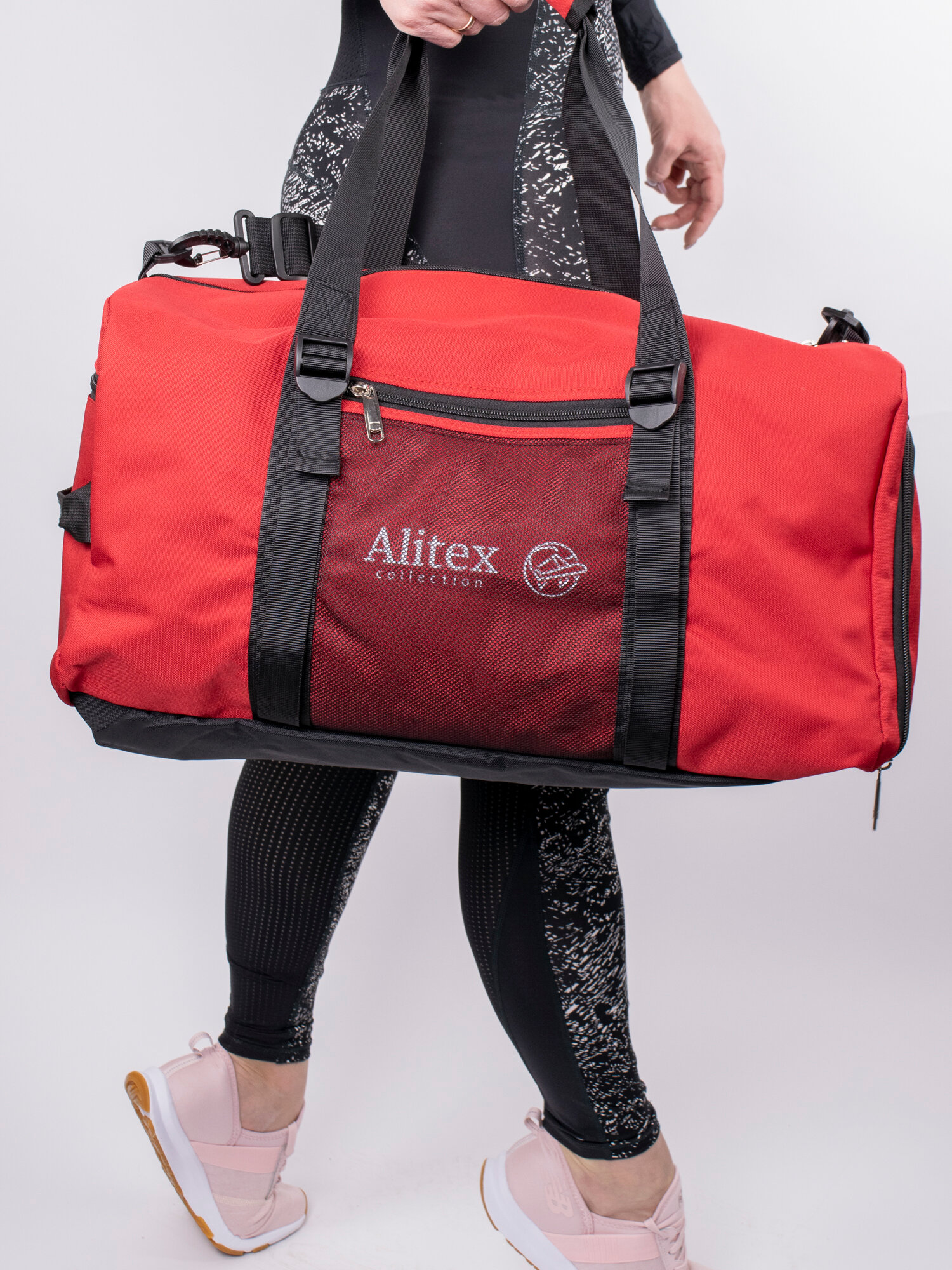 Сумка спортивная сумка-рюкзак Galteria AL008-3, 36 л, 27х27х50 см, ручная кладь, отделение для обуви, отделение для ноутбука, плечевой ремень, водонепроницаемая, быстросохнущая, красный - фотография № 11