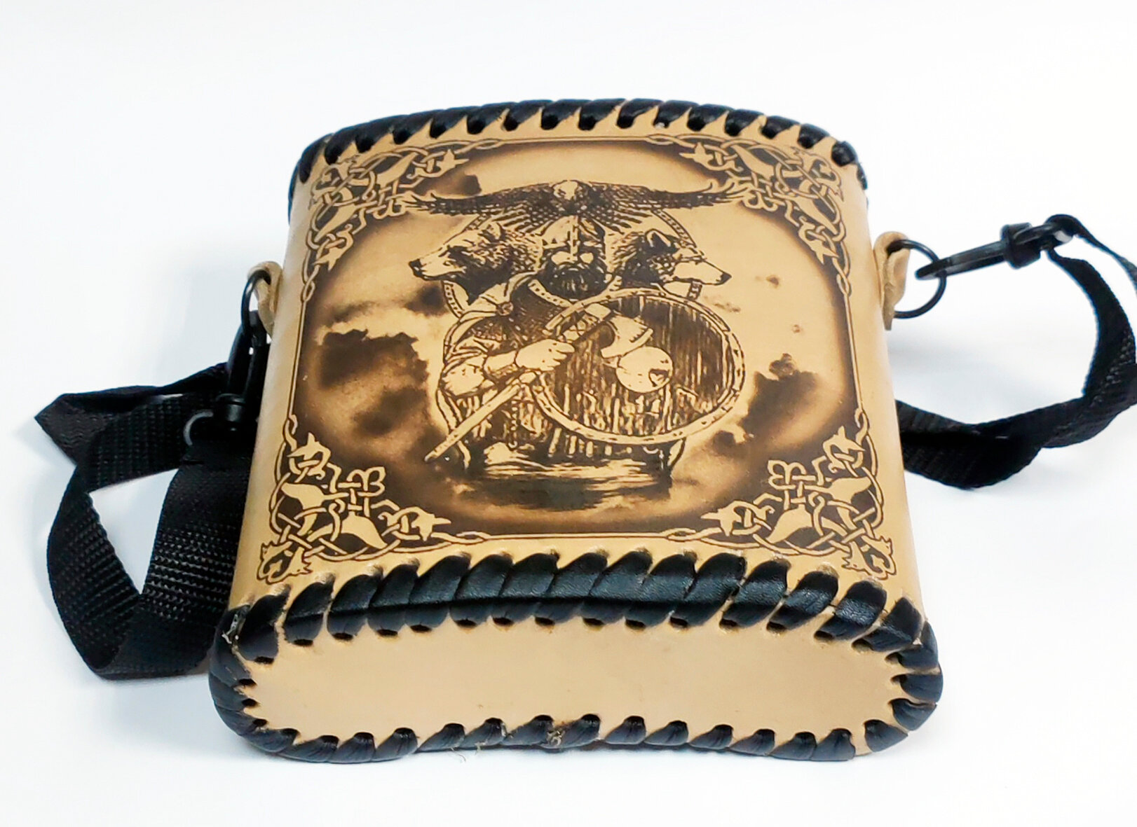 Подарочная фляга (1000 мл. нержавеющая сталь) в кожаной (бежевой) оплётке "воин" - ручная работа Россия.