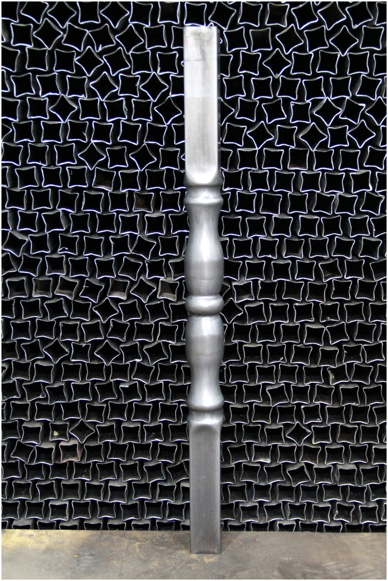 Балясина кованая металлическая Royal Kovka, диаметр 76 мм, квадратные окончания 60х60 мм, арт. 60*60.1 КВ - фотография № 2