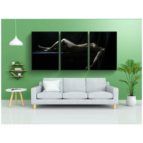 фото Набор модулных постеров для интерьера "брюнетка, полулежа, довольно" 60x90 см. в тубусе, без рамки lotsprints