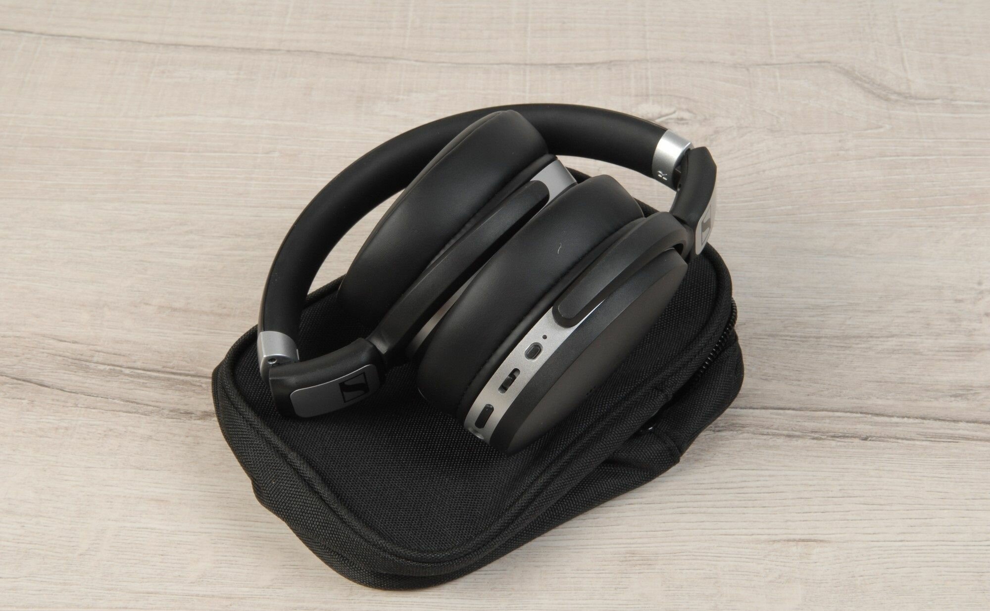 Наушники беспроводные Sennheiser HD 4.40, Gamer edition чёрные (Игровая гарнитура) — фото 1