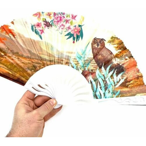 Складной веер с пластиковым основанием и рисунком 