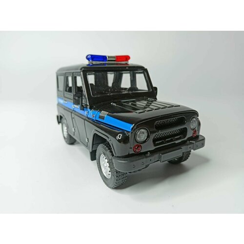 Модель автомобиля УАЗ-469 коллекционная металлическая игрушка масштаб 1:24 черно-синий модель автомобиля ferrari laferrari коллекционная металлическая игрушка масштаб 1 24 черно белый
