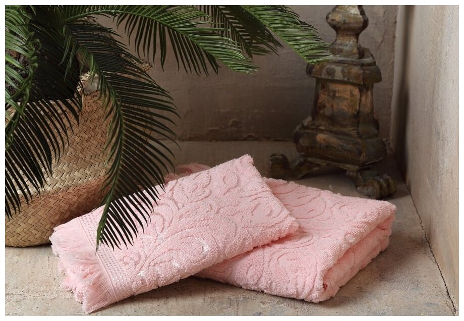 Набор полотенец Safia Kamellia 2 штуки жаккард 450 г/кв.м. размер 50х85 см, 70х135 см. Цвет: Розовый - фотография № 1