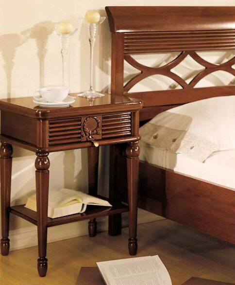 фото Тумба из массива дерева прикроватная с выдвижным ящиком на ножках Мария Сильва