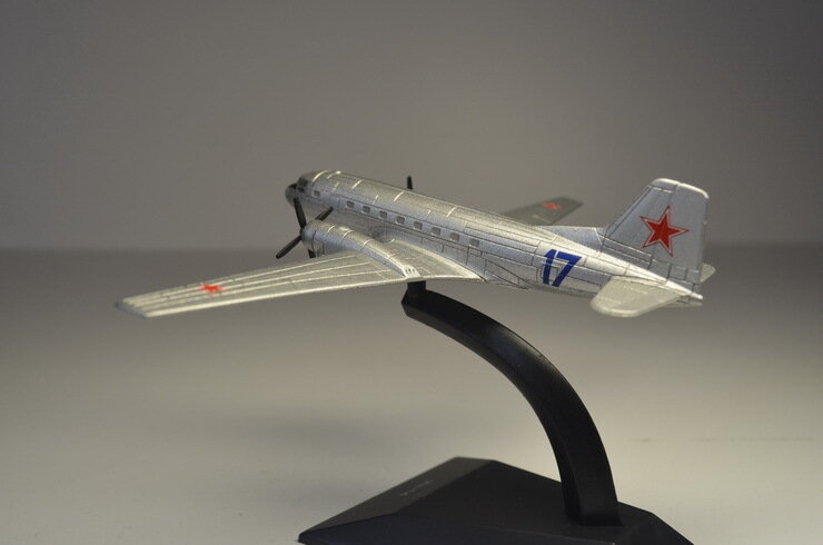 Масштабная модель 1/214, Самолет ИЛ-14 — фото 1