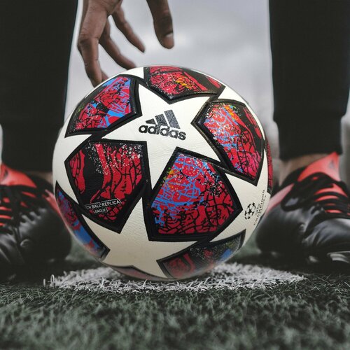 Футбольный мяч adidas Sportswear, Лига Чемпионов UEFA, размер 5, бело-бордовый