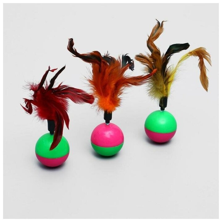 Игрушка-неваляшка для кошек с перьями микс цветов