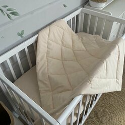 Одеяло стеганое в кроватку для новорожденного MamiBro, размер 90х110 см, 100% хлопок, светло бежевый