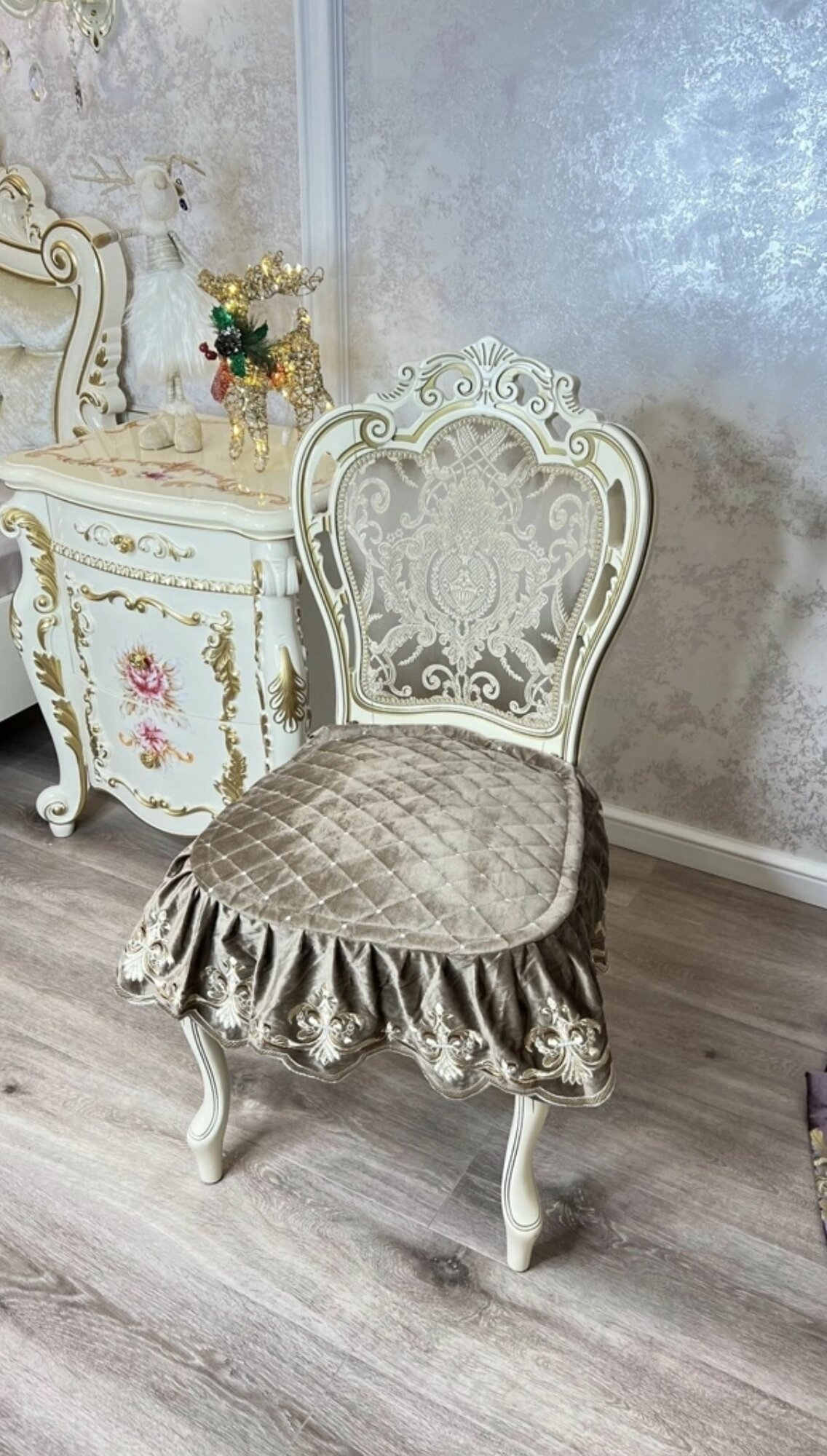 Накидка на стул с кружевами 45х55см+10см волан, сидушка на стул 45х55см +10см волан с прорезиненной основе с кружевным воланом