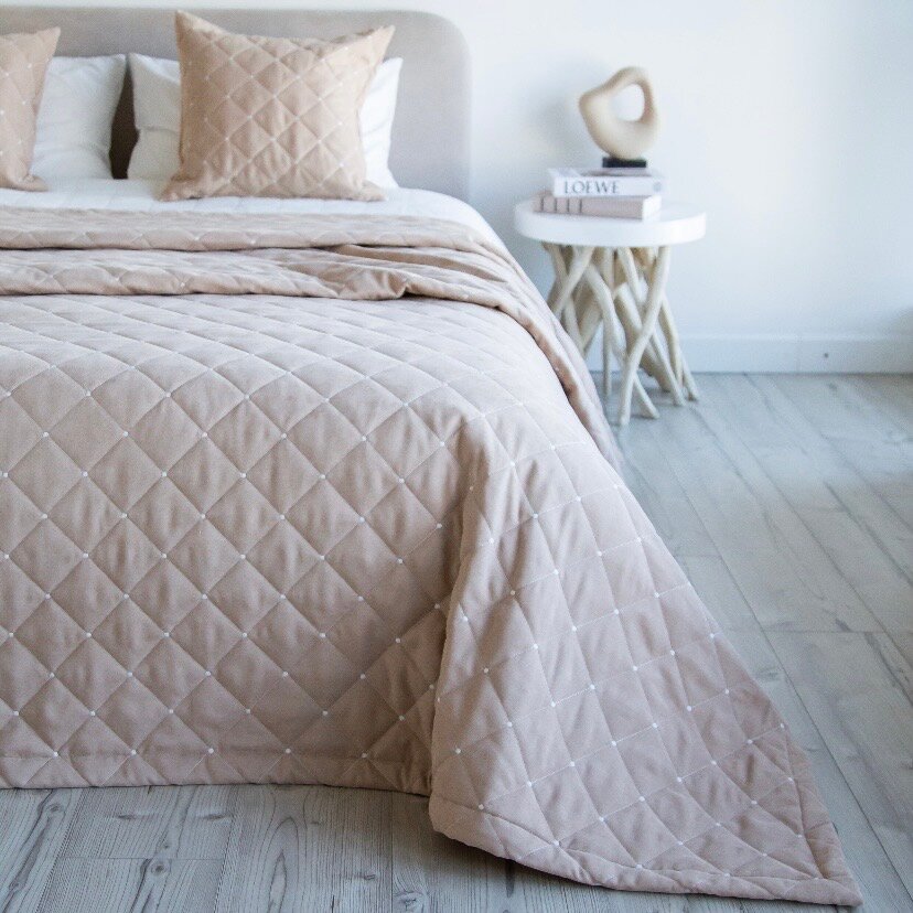 фото Покрывало стеганое 240х260 на кровать и диван