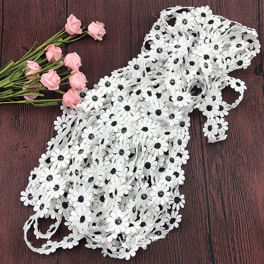 Кружевная лента белая с цветами daisy lace black 2.3см